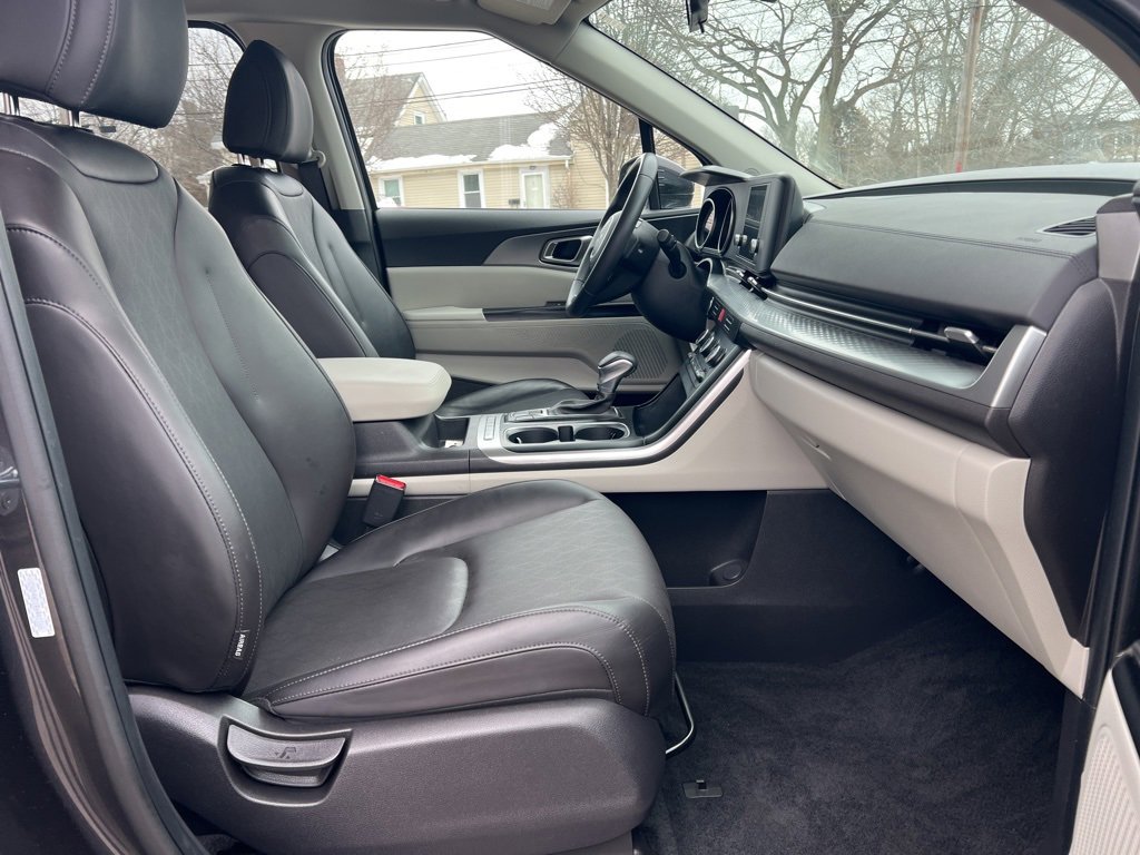 Certified 2024 Kia Carnival LX image 23