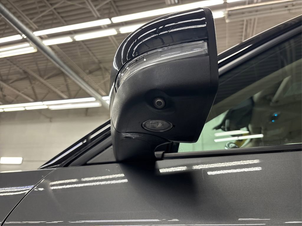 Used 2021 Ford Explorer Platinum w/ Equipment Group 601A AWD/4WD image 19