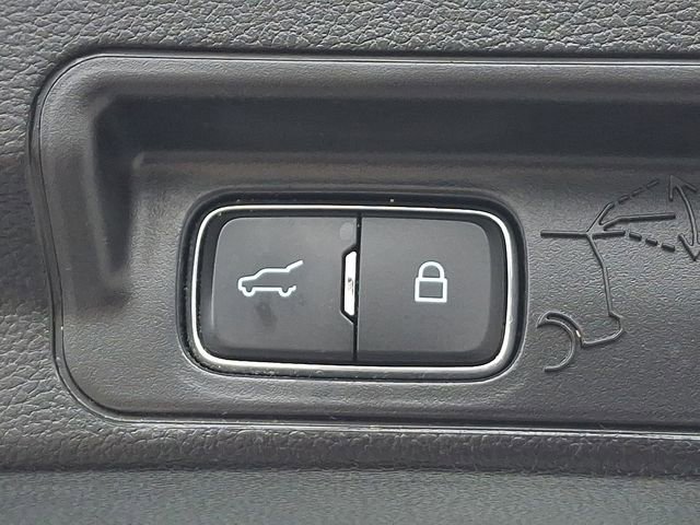 Used 2020 Ford Explorer Limited image 32