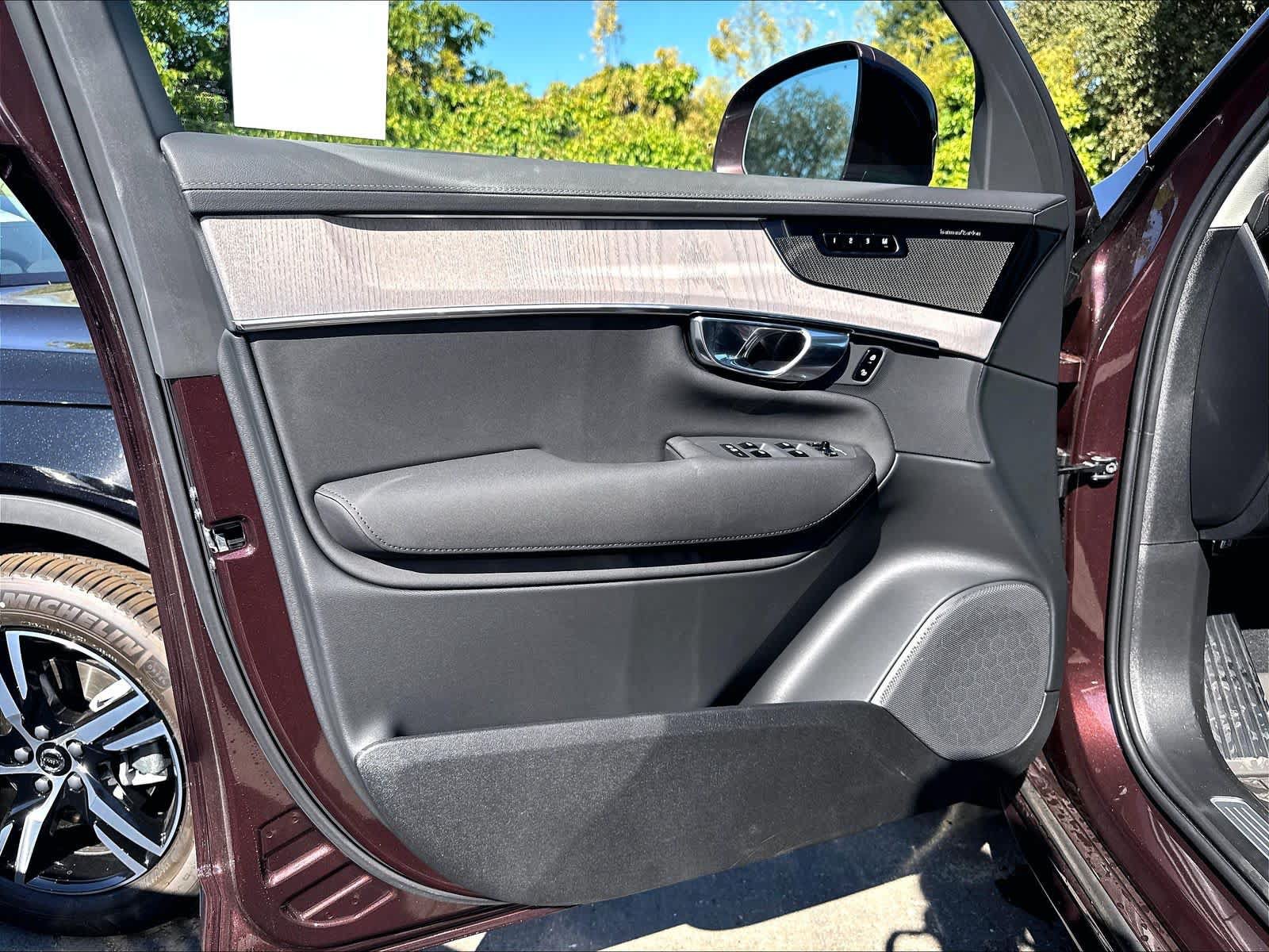 New 2026 Volvo XC90 B5 Ultra w/ Protection Package AWD/4WD image 24