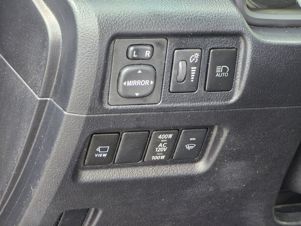 Used 2022 Toyota 4Runner Limited AWD/4WD image 39