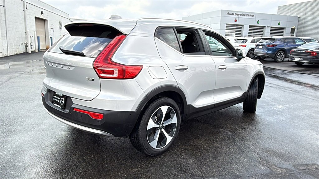Certified 2025 Volvo XC40 B5 Plus image 3