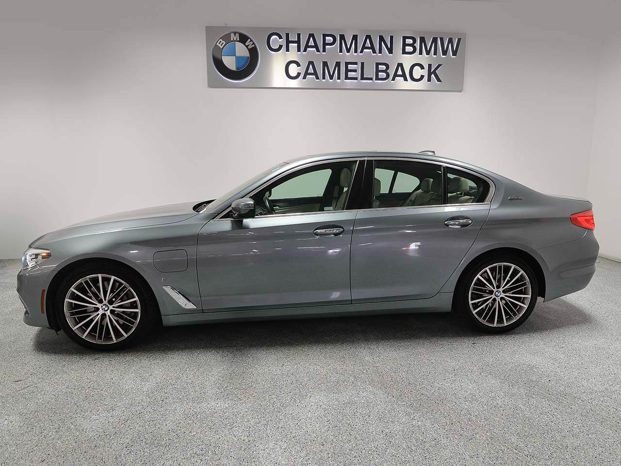 Used 2018 BMW 530e RWD image 3