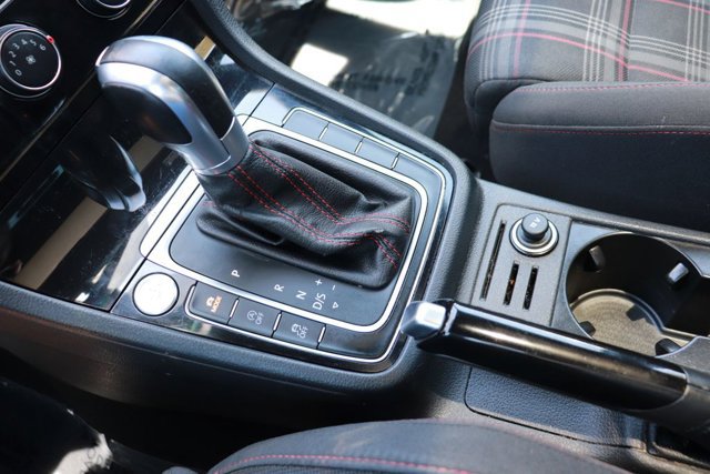 Used 2018 Volkswagen GTI SE FWD image 14