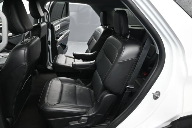 Used 2023 Ford Explorer Limited w/ Equipment Group 301A AWD/4WD image 14