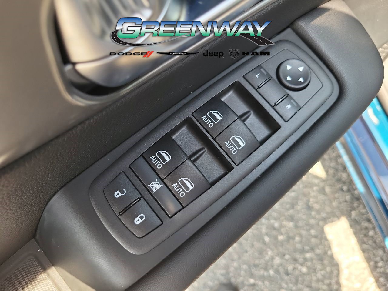 New 2025 Chrysler Pacifica Select w/ Uconnect Theater Family Group image 18