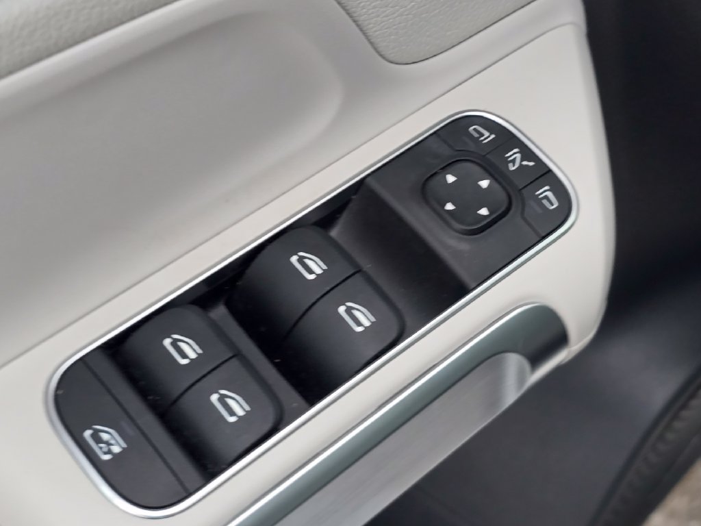 Used 2023 Mercedes-Benz GLB 250 4MATIC image 29