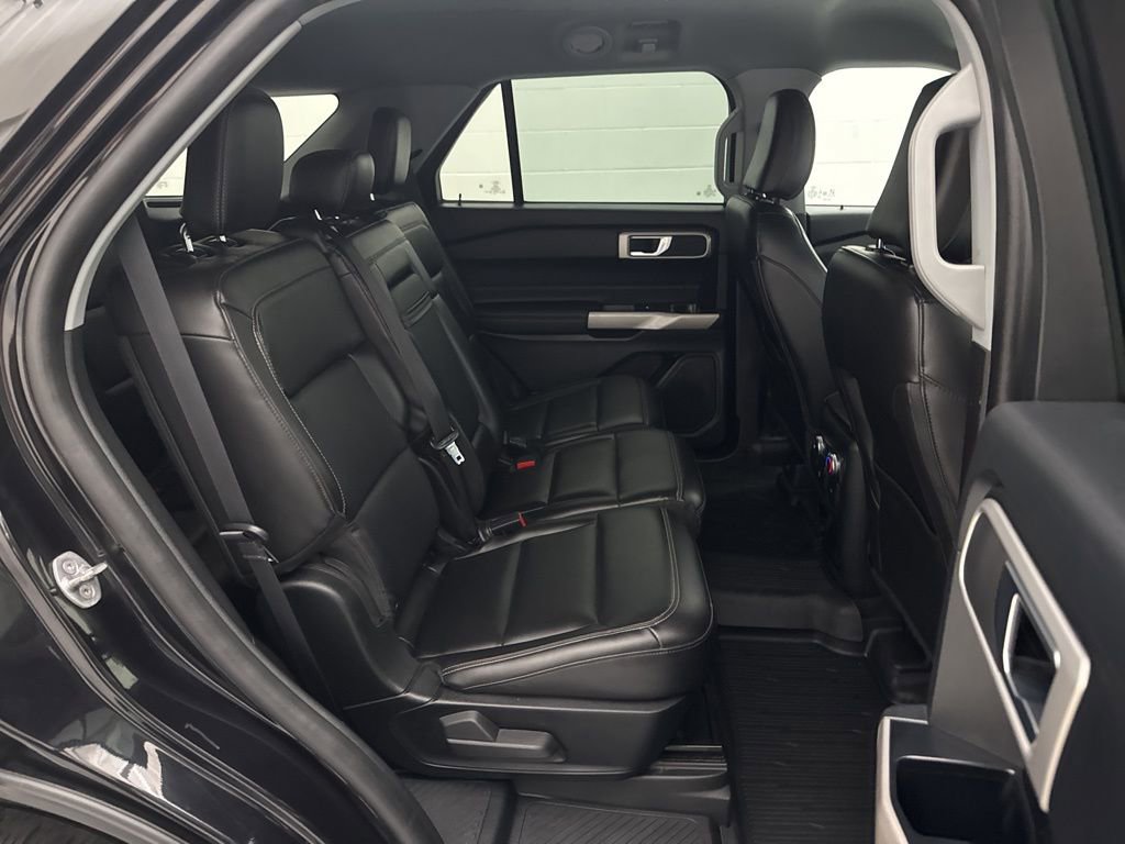 Used 2022 Ford Explorer XLT image 46