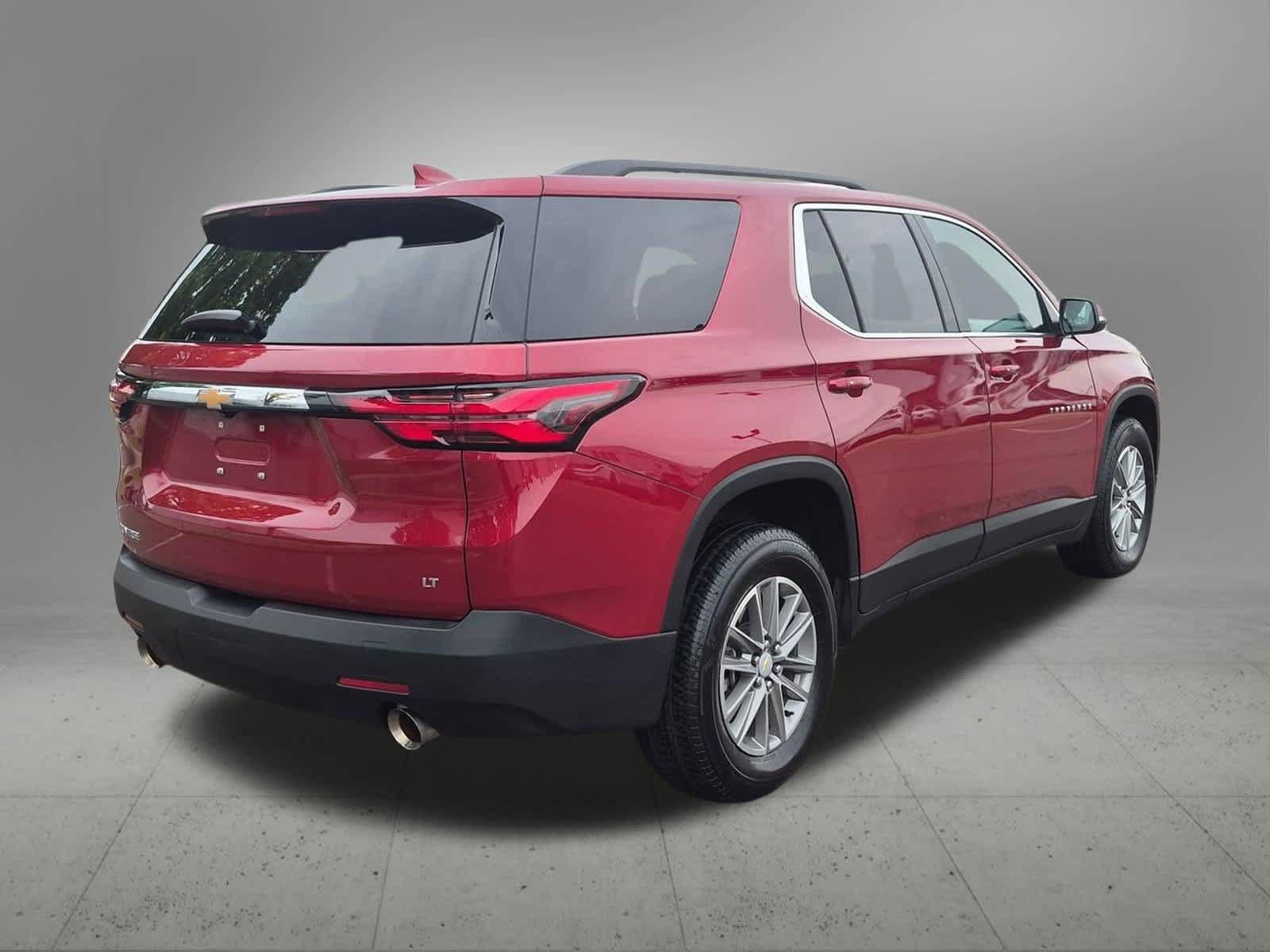 Used 2023 Chevrolet Traverse LT FWD image 6