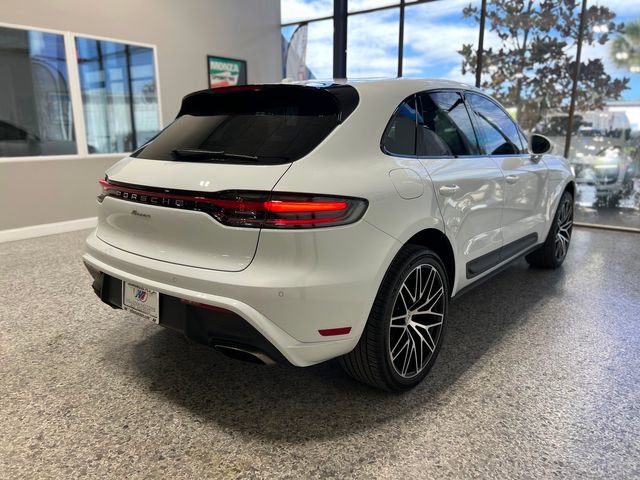 Used 2023 Porsche Macan Base image 9