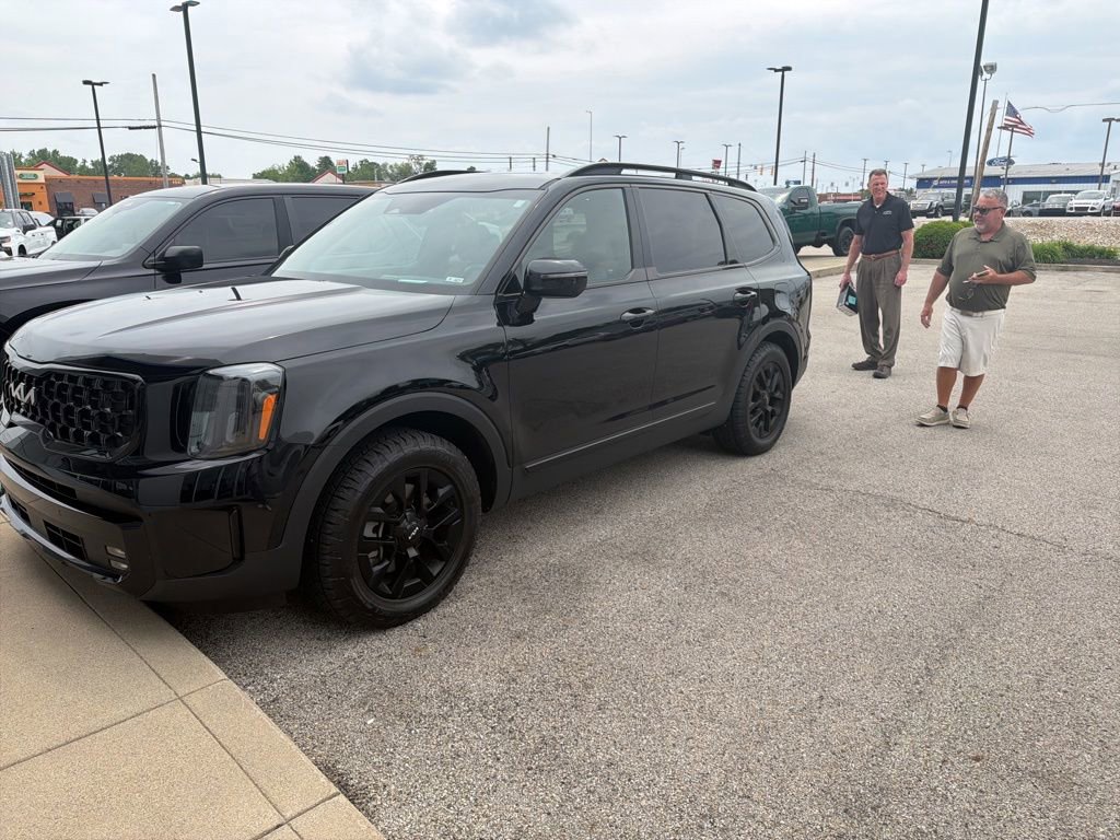 Used 2024 Kia Telluride SX Prestige X-Pro AWD/4WD image 2