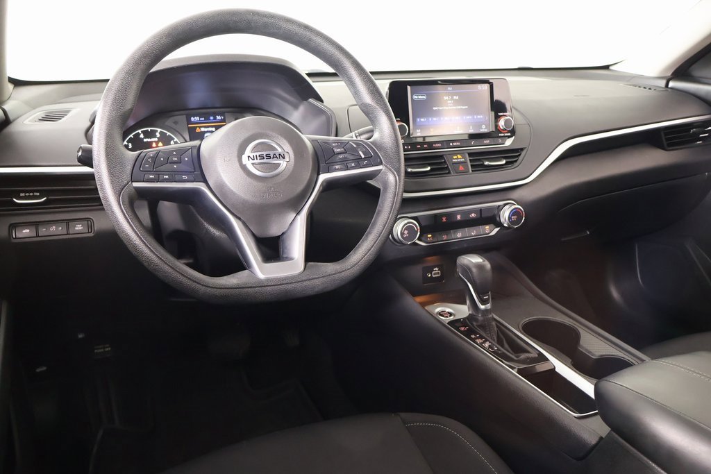 Used 2022 Nissan Altima 2.5 S image 2