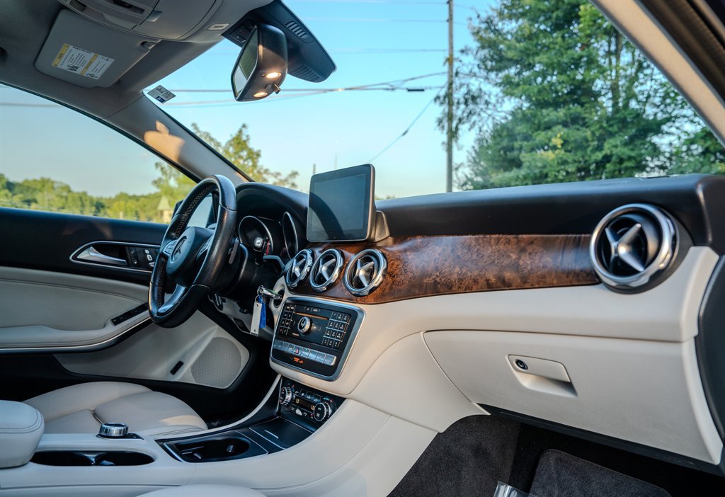 Used 2018 Mercedes-Benz GLA 250 4MATIC w/ Premium Package image 29