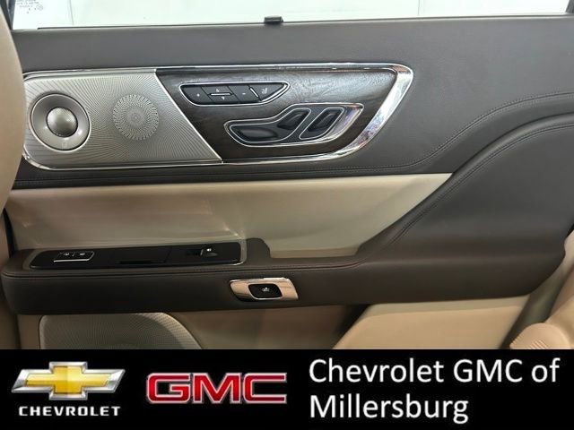 Used 2017 Lincoln Continental Reserve w/ Luxury Package AWD/4WD image 26
