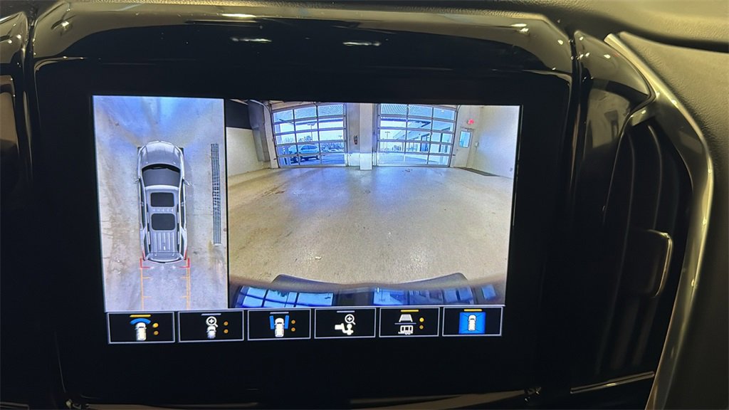 Used 2023 Chevrolet Traverse RS image 38