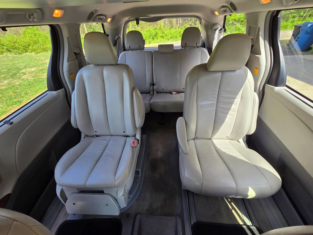 Used 2013 Toyota Sienna XLE image 14