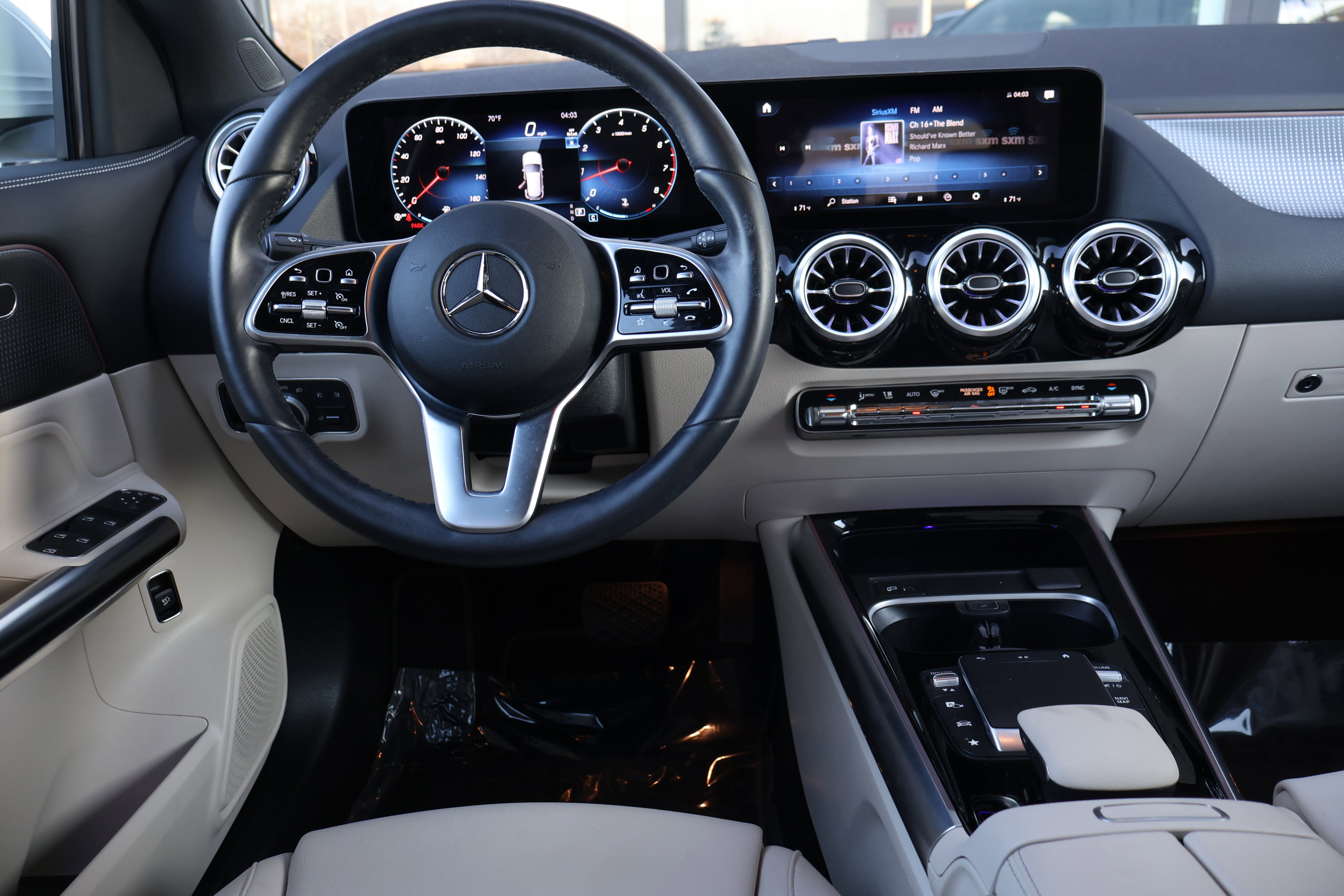 Certified 2023 Mercedes-Benz GLA 250 w/ Premium Package image 18