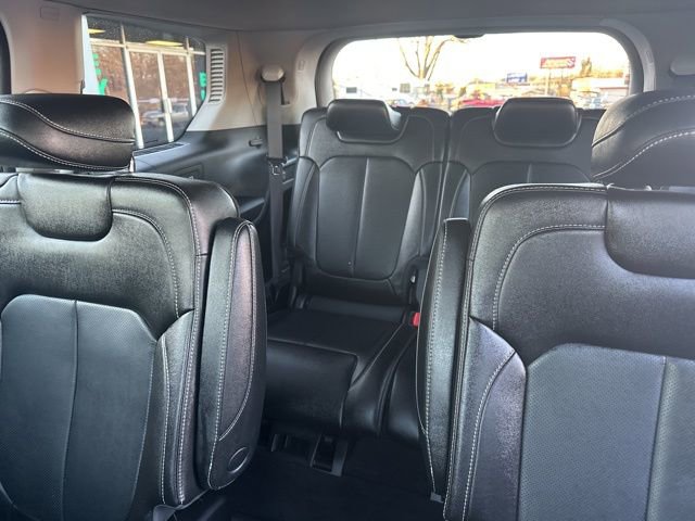 Used 2023 Jeep Grand Cherokee L Limited w/ Luxury Tech Group II image 17