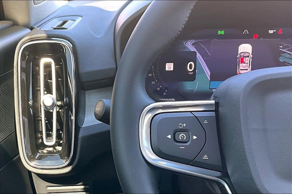 New 2026 Volvo XC40 B4 Core image 24