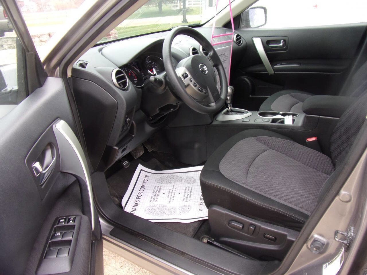 Used 2013 Nissan Rogue SV image 2