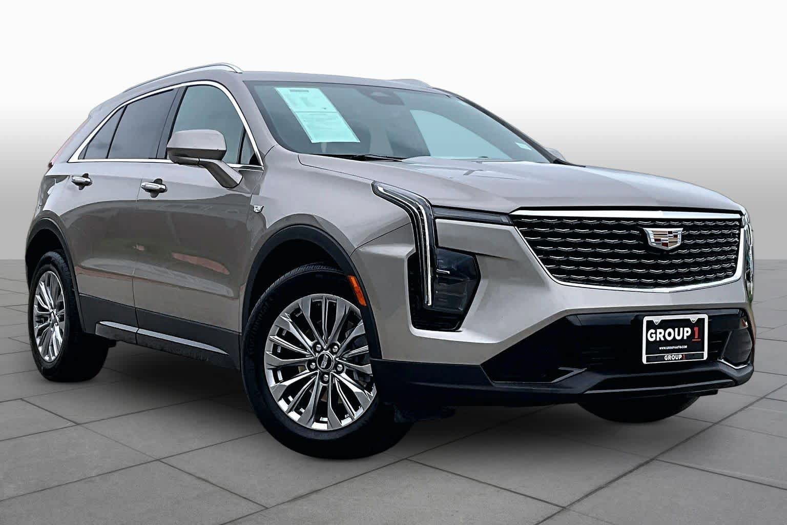 Used 2025 Cadillac XT4 Premium Luxury FWD image 3