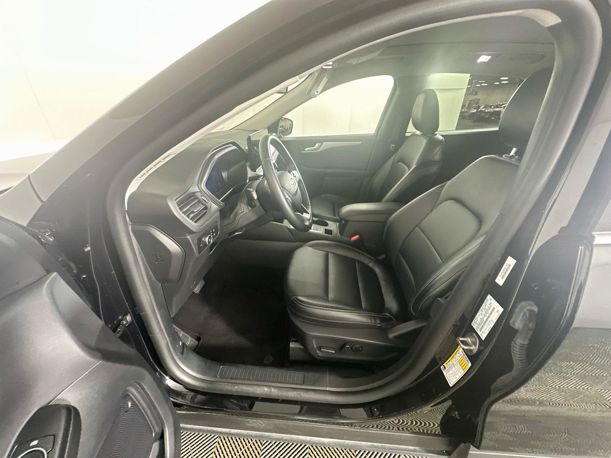 Used 2025 Ford Escape Platinum AWD/4WD image 13