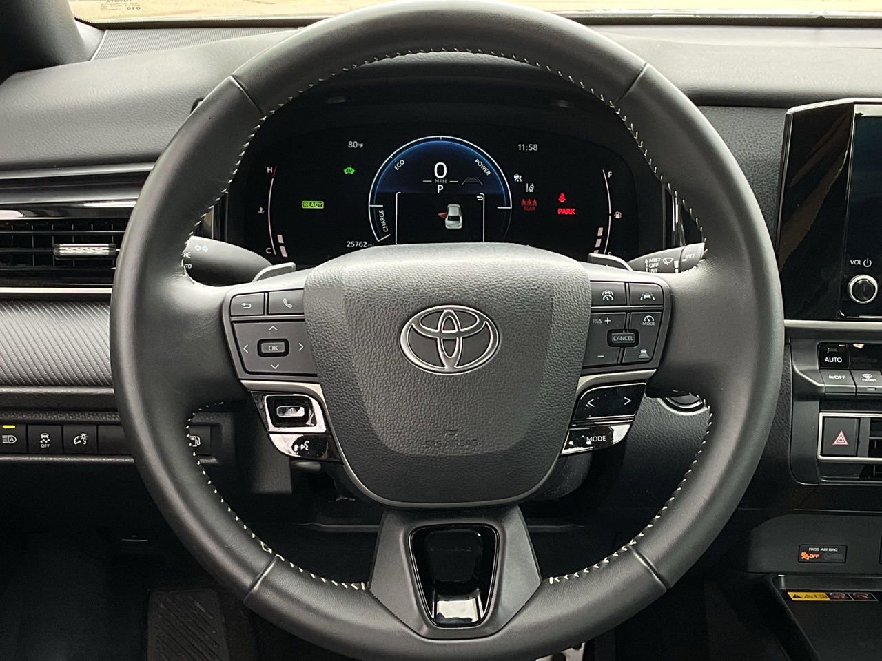 Used 2025 Toyota Camry SE image 19