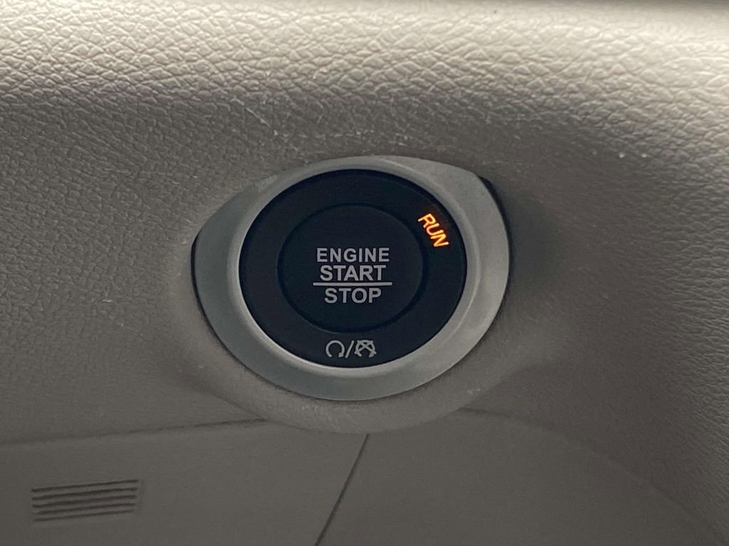 Used 2024 Chrysler Pacifica Touring-L image 23