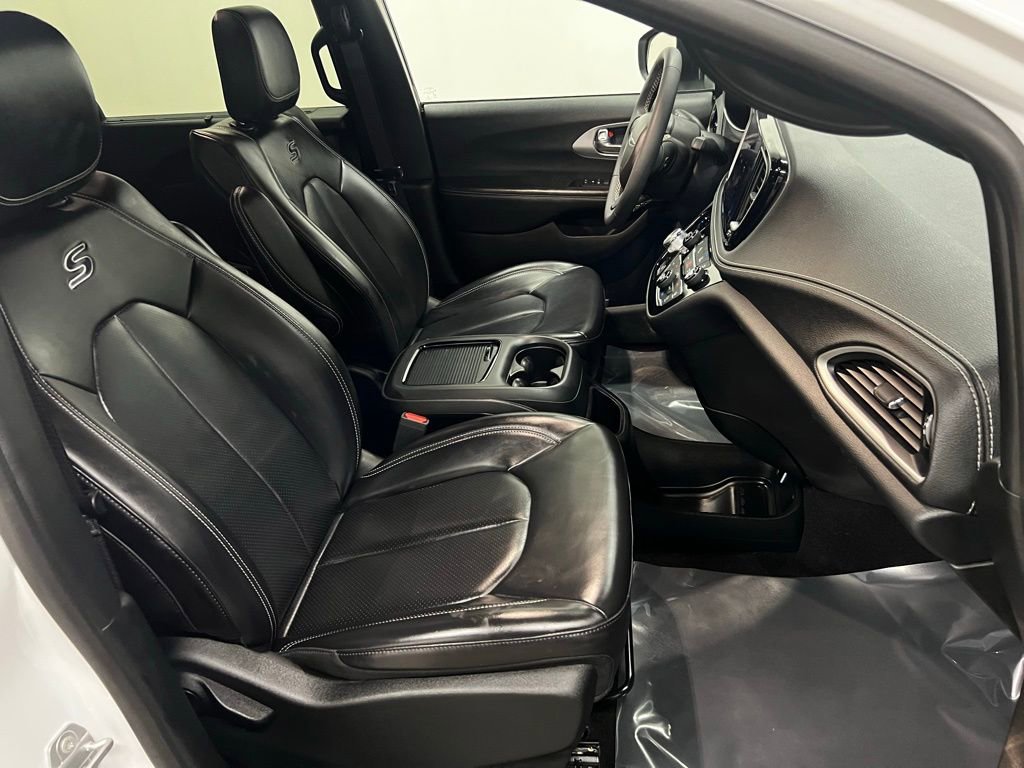 Used 2023 Chrysler Pacifica Touring-L w/ S Appearance Package image 38