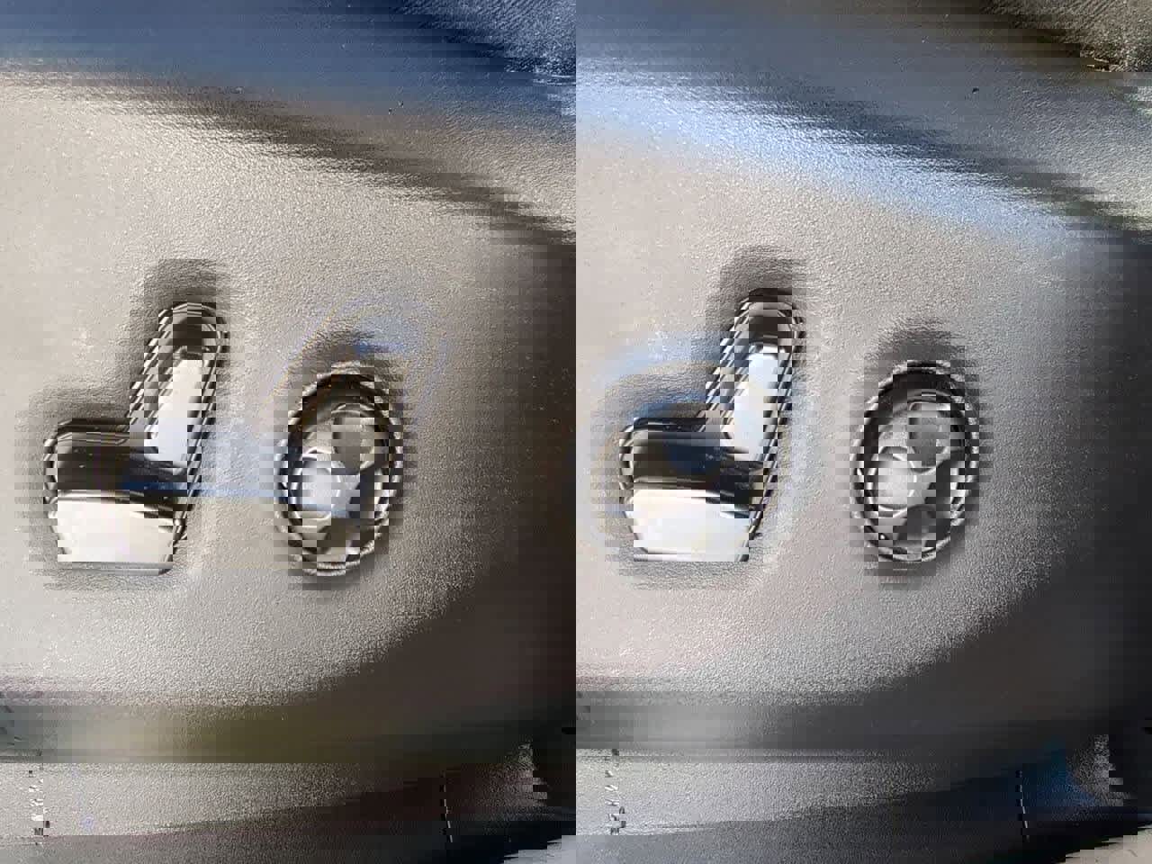 Used 2024 Chrysler Pacifica Touring-L image 10