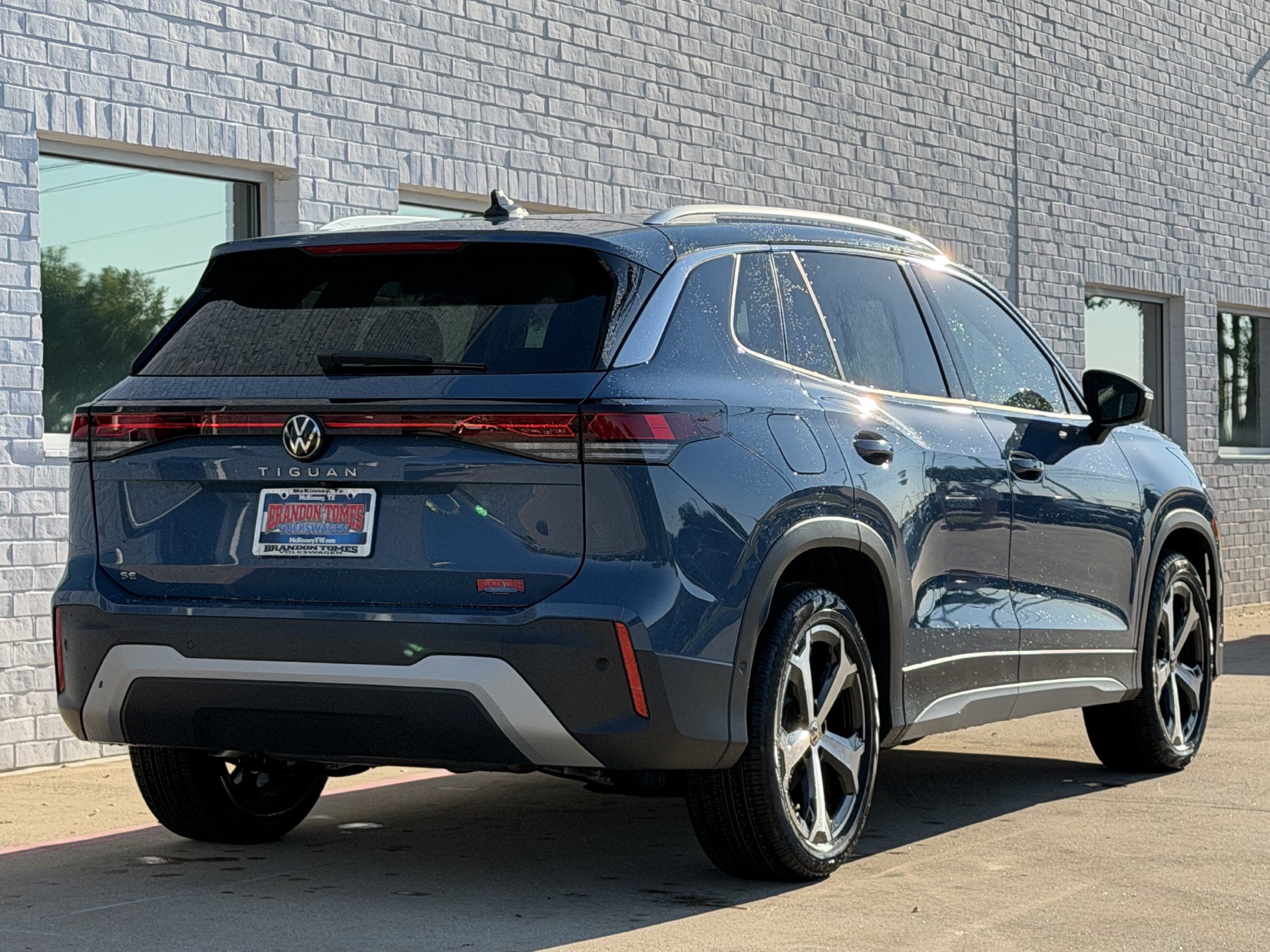 New 2026 Volkswagen Tiguan SE FWD image 4