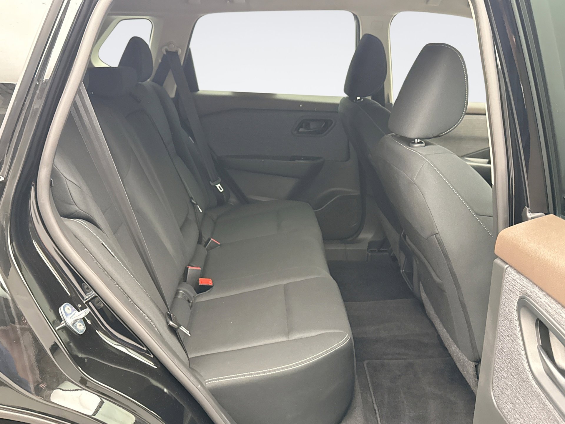 Used 2023 Nissan Rogue S AWD/4WD image 17