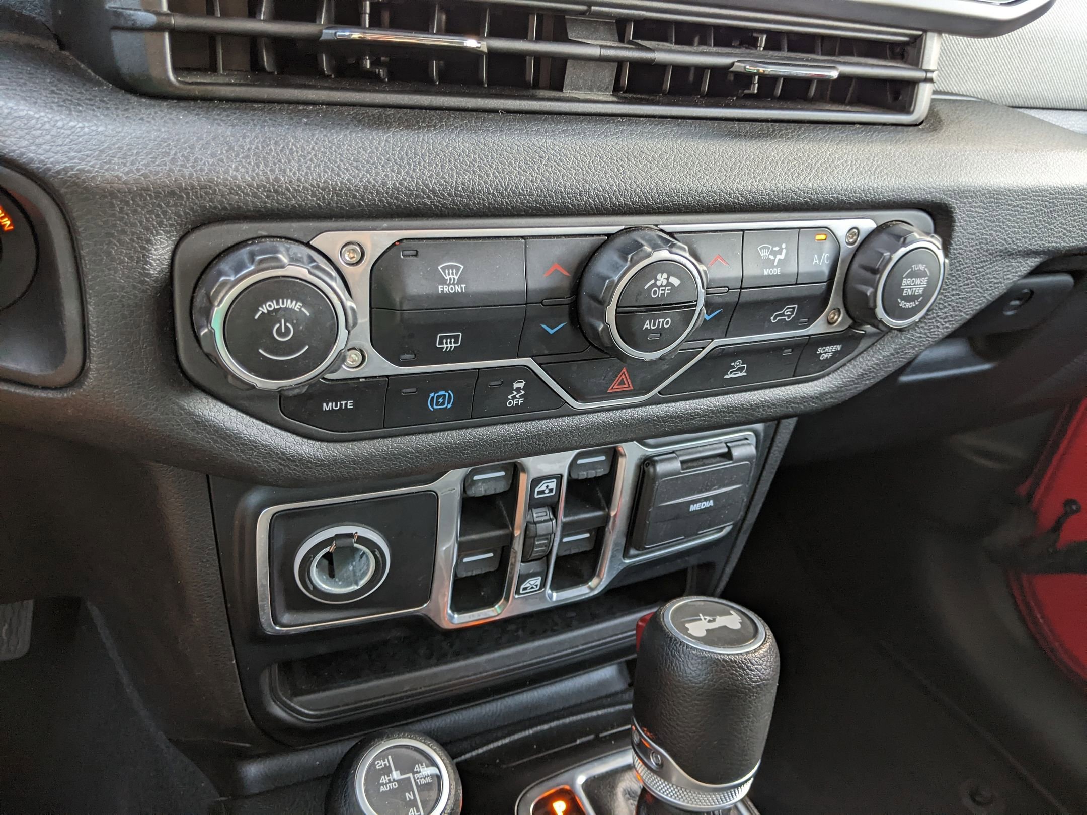 Used 2024 Jeep Wrangler Sport S AWD/4WD image 18