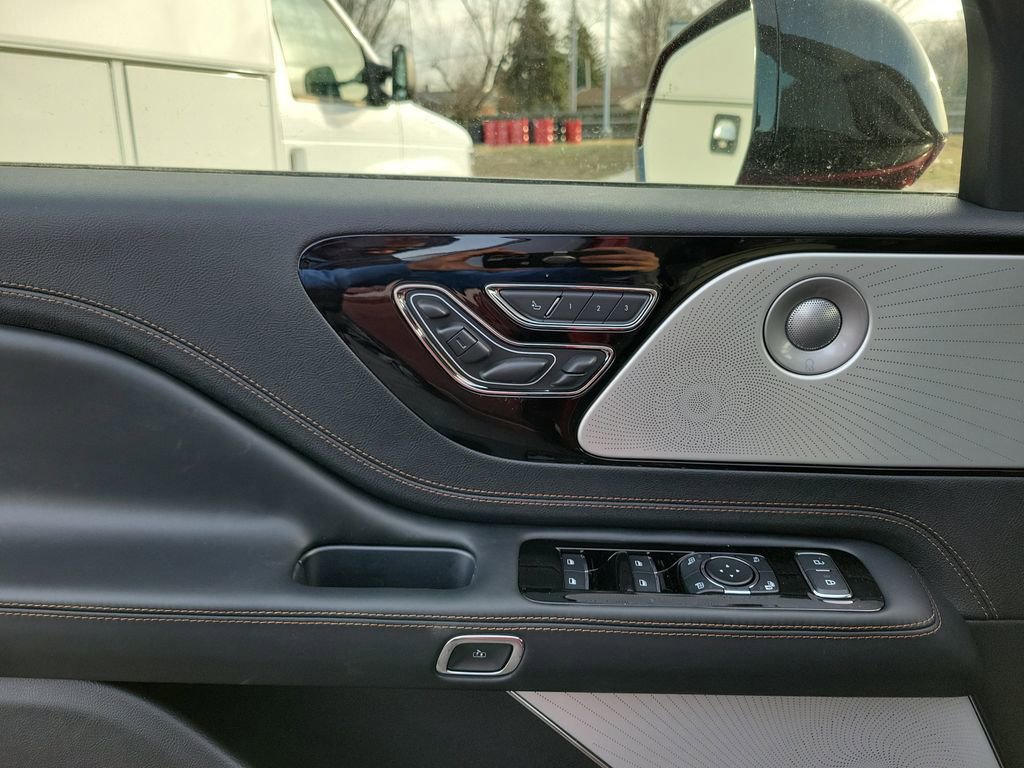 New 2026 Lincoln Aviator Black Label w/ Jet Appearance Package image 18
