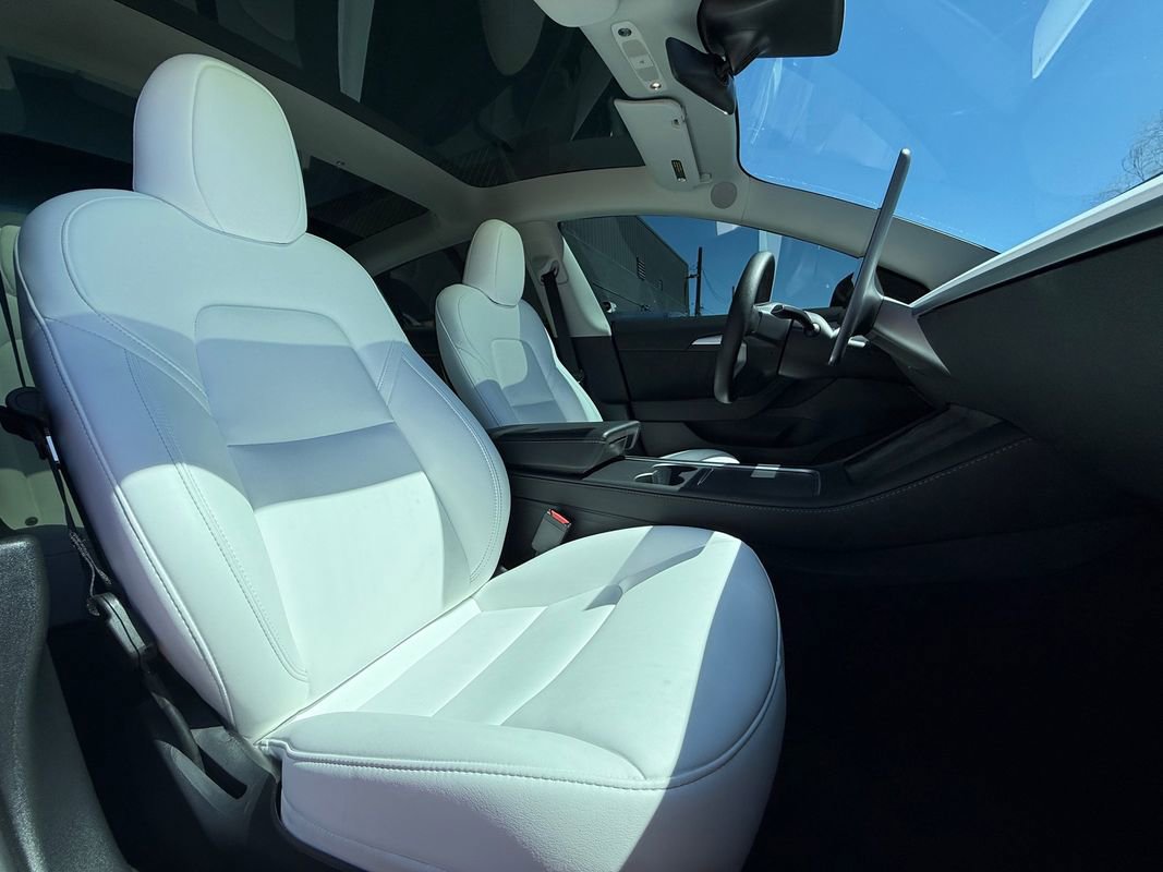 Used 2023 Tesla Model 3 Standard Range image 18