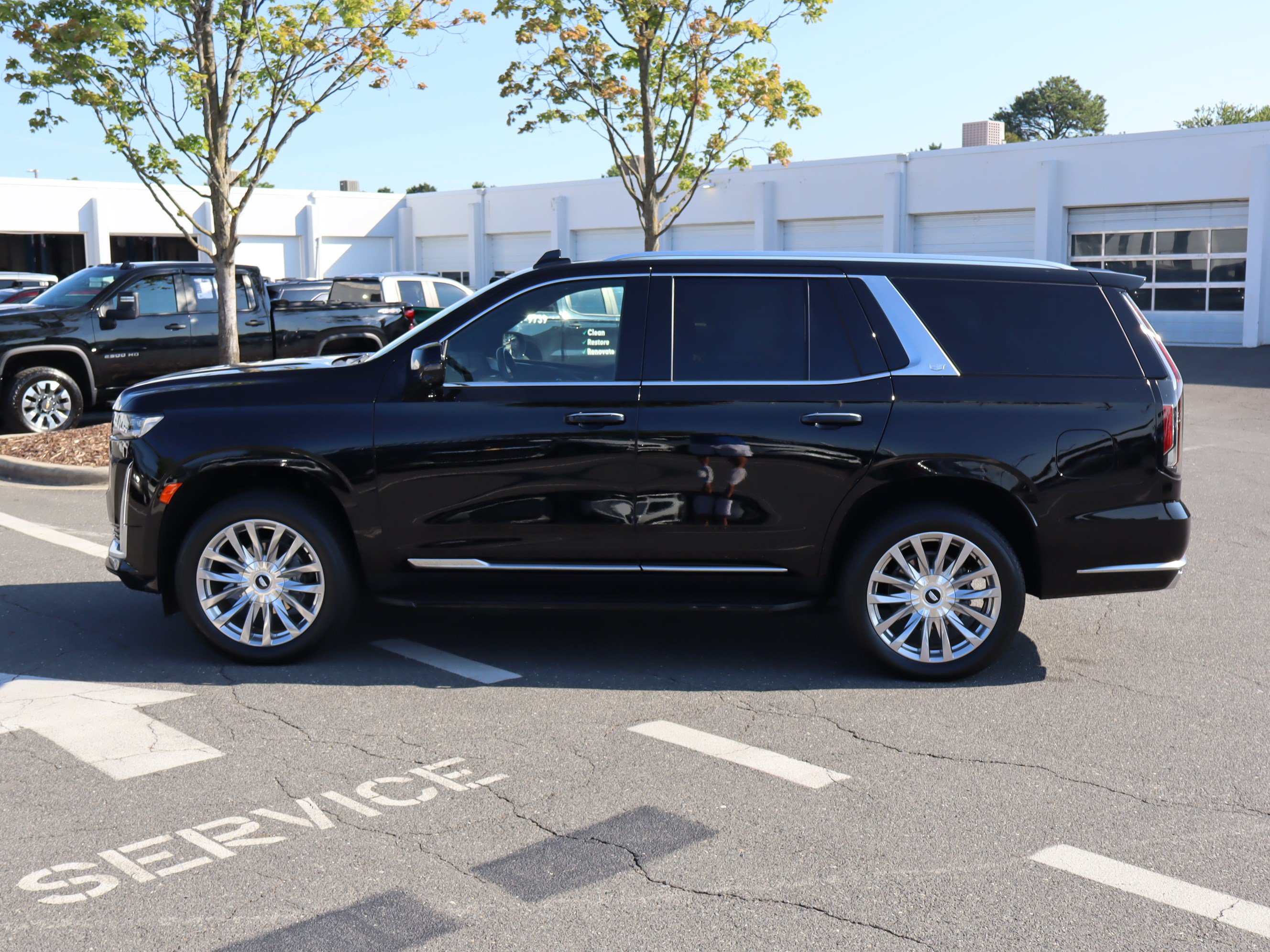 Used 2024 Cadillac Escalade Premium Luxury AWD/4WD image 7