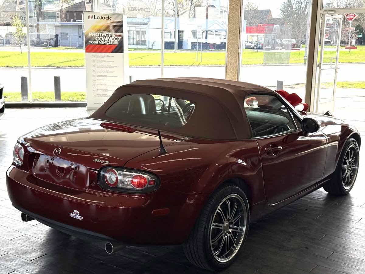 Used 2006 MAZDA MX-5 Miata Grand Touring w/ Premium Pkg RWD image 12