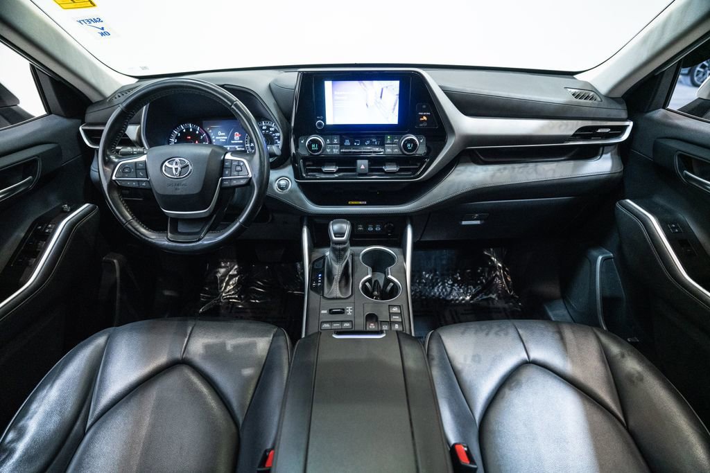 Used 2023 Toyota Highlander XLE AWD/4WD image 13