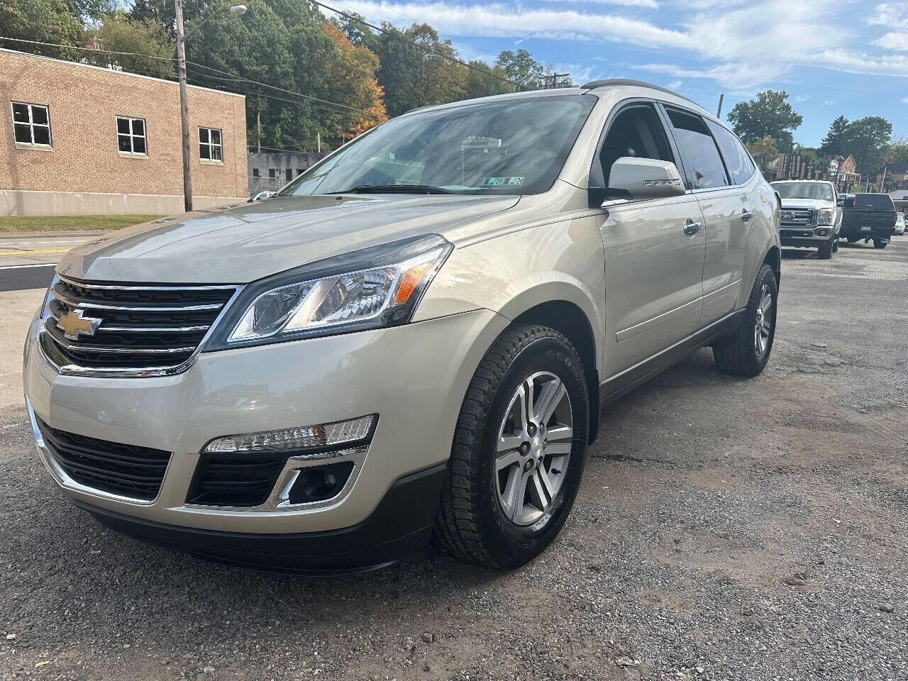 Used 2016 Chevrolet Traverse LT image 2