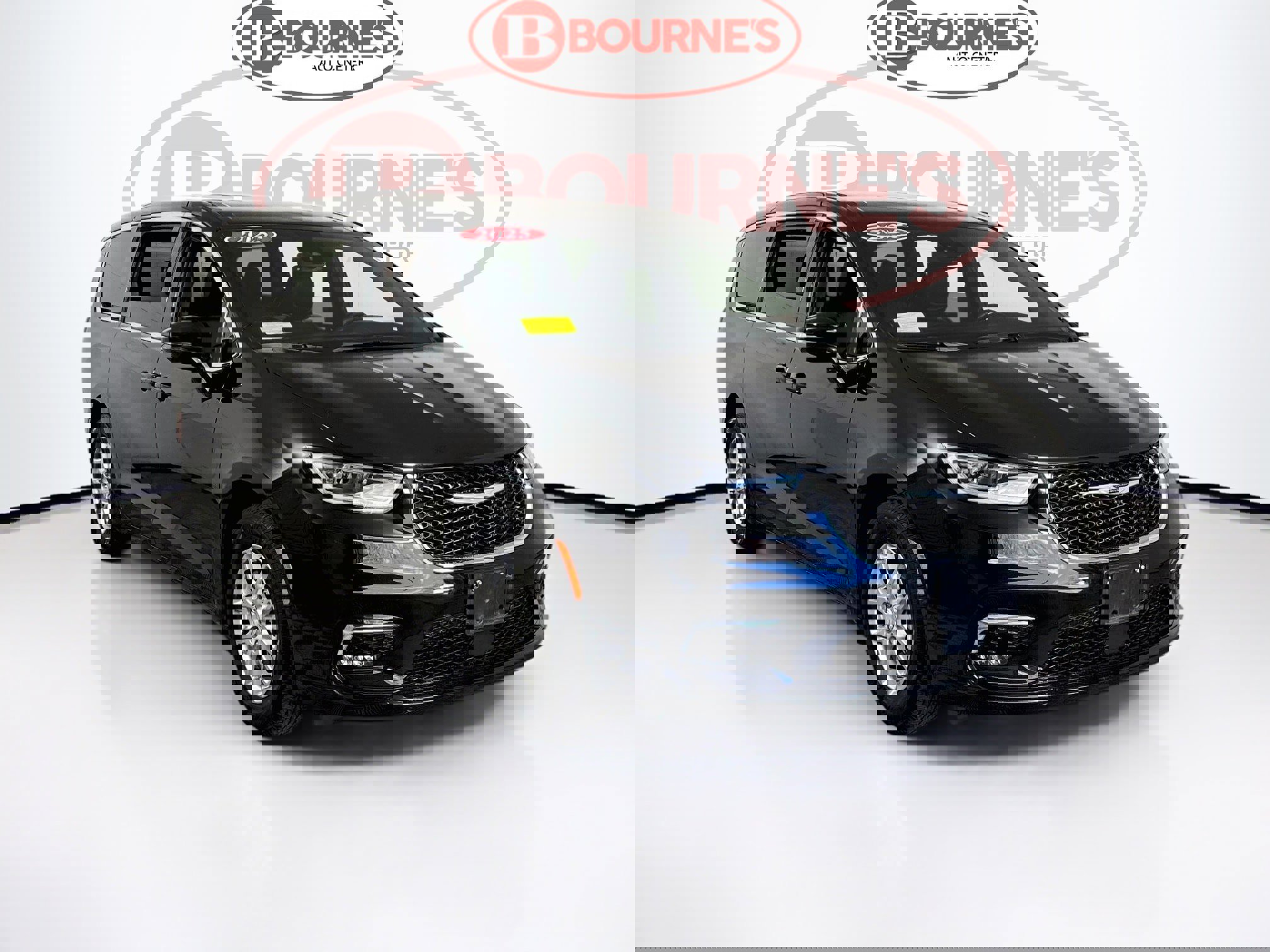 Used 2025 Chrysler Pacifica Select FWD image 1