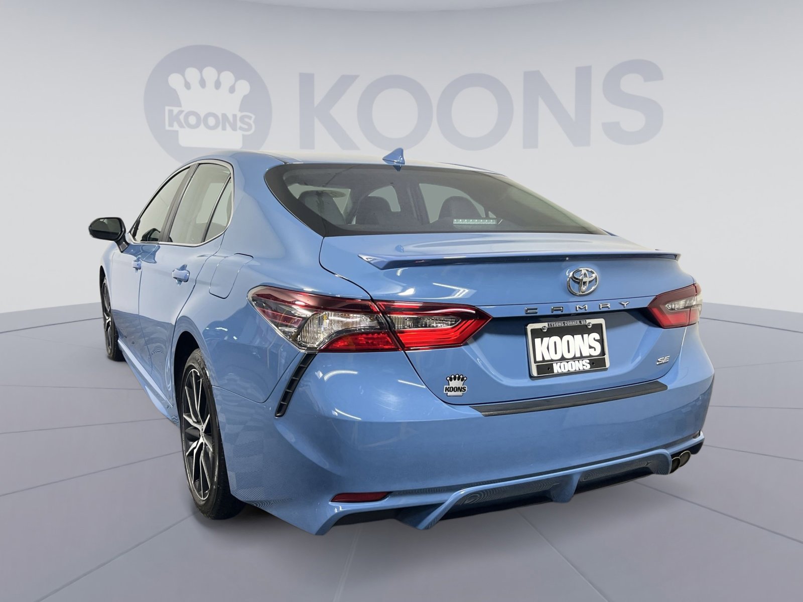 Used 2023 Toyota Camry SE image 4