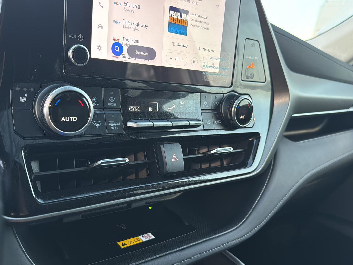 Used 2024 Toyota Highlander XLE image 22