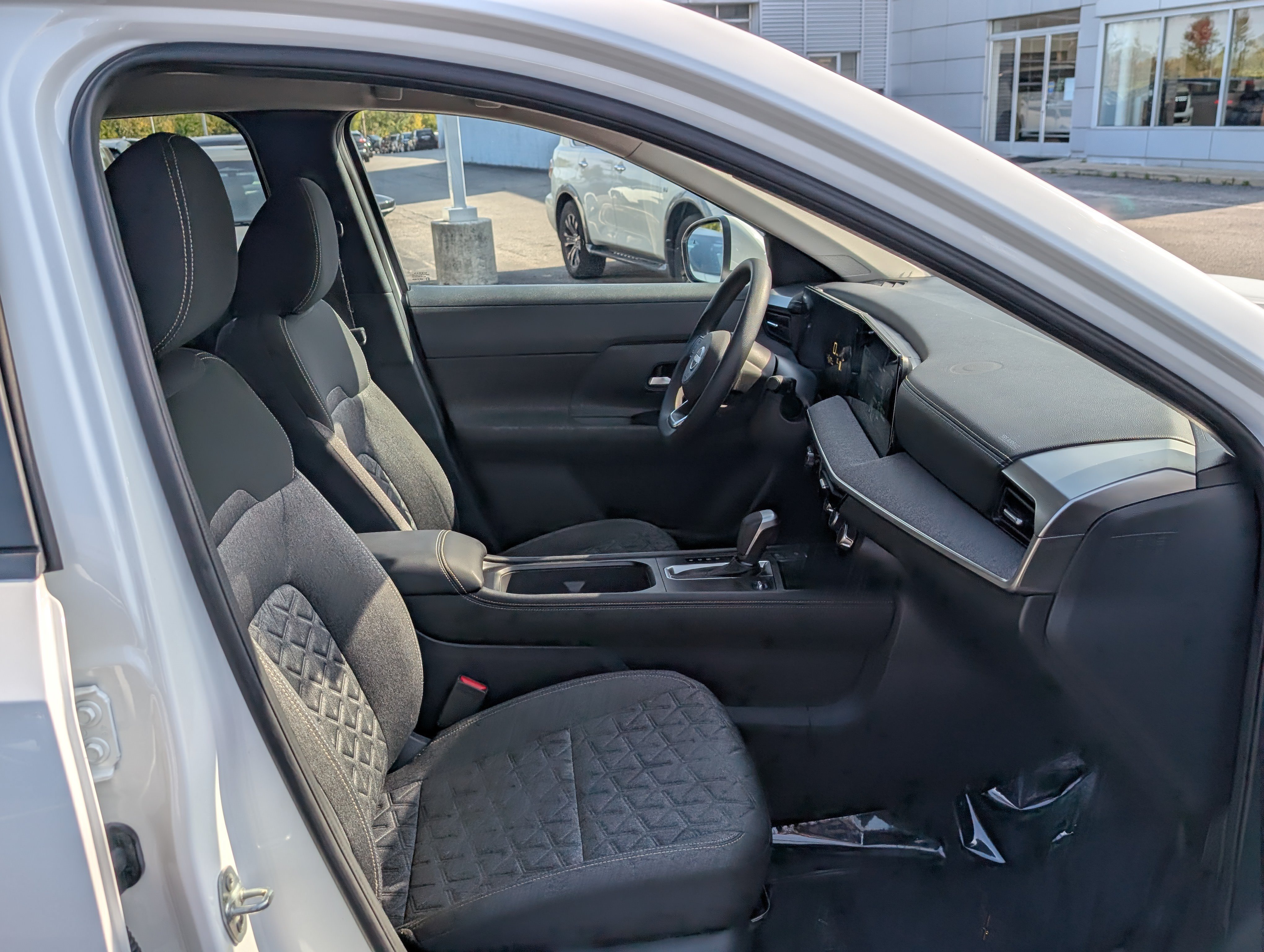 Certified 2025 Nissan Kicks SV AWD/4WD image 11