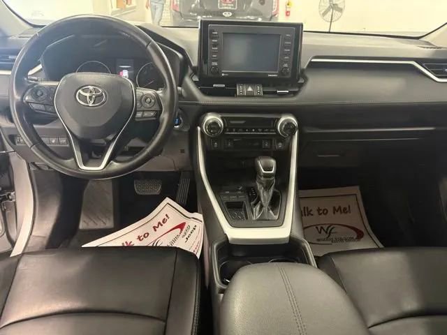 Used 2021 Toyota RAV4 XLE Premium image 17