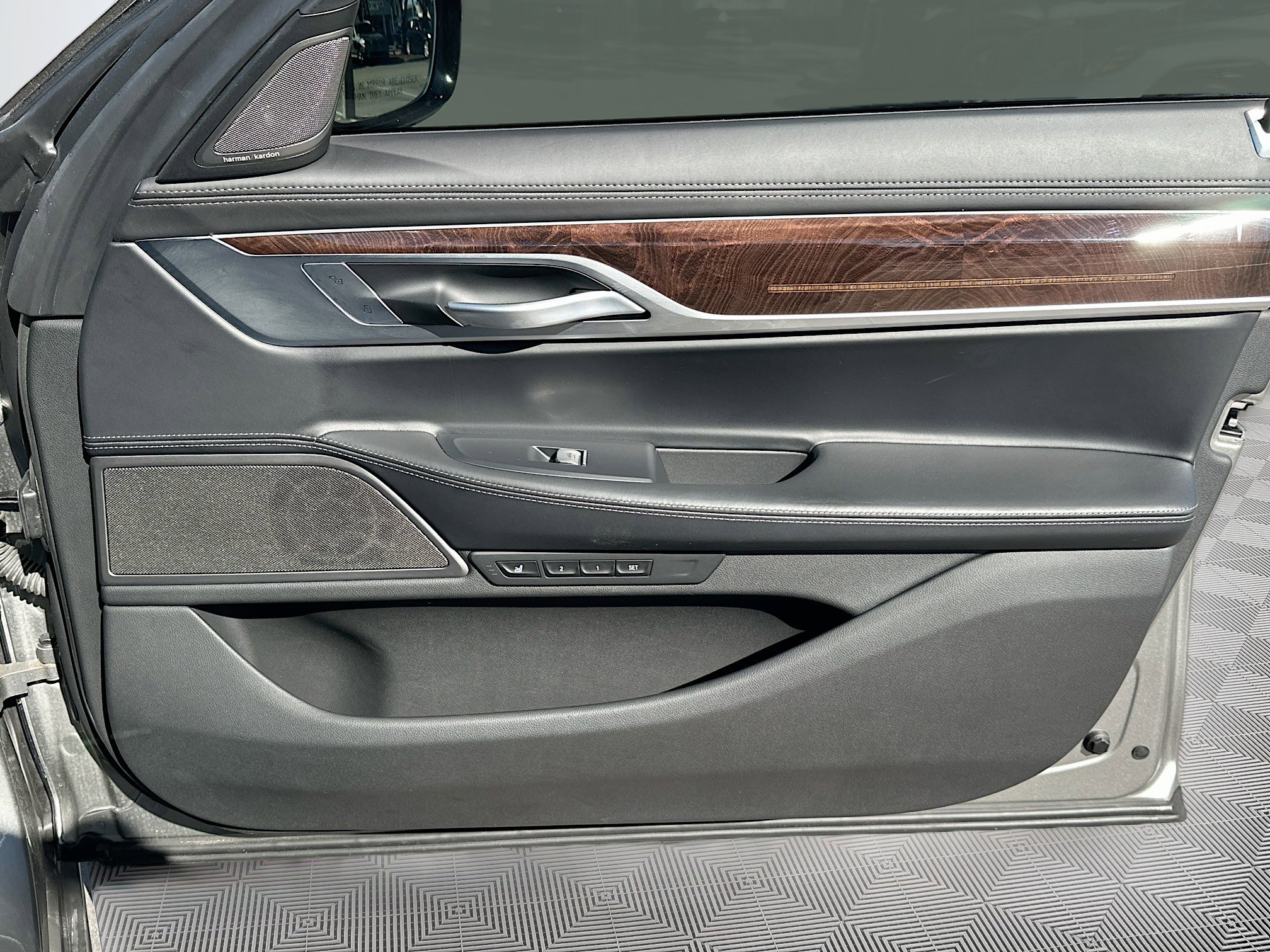 Used 2022 BMW 750i xDrive w/ Executive Package image 35