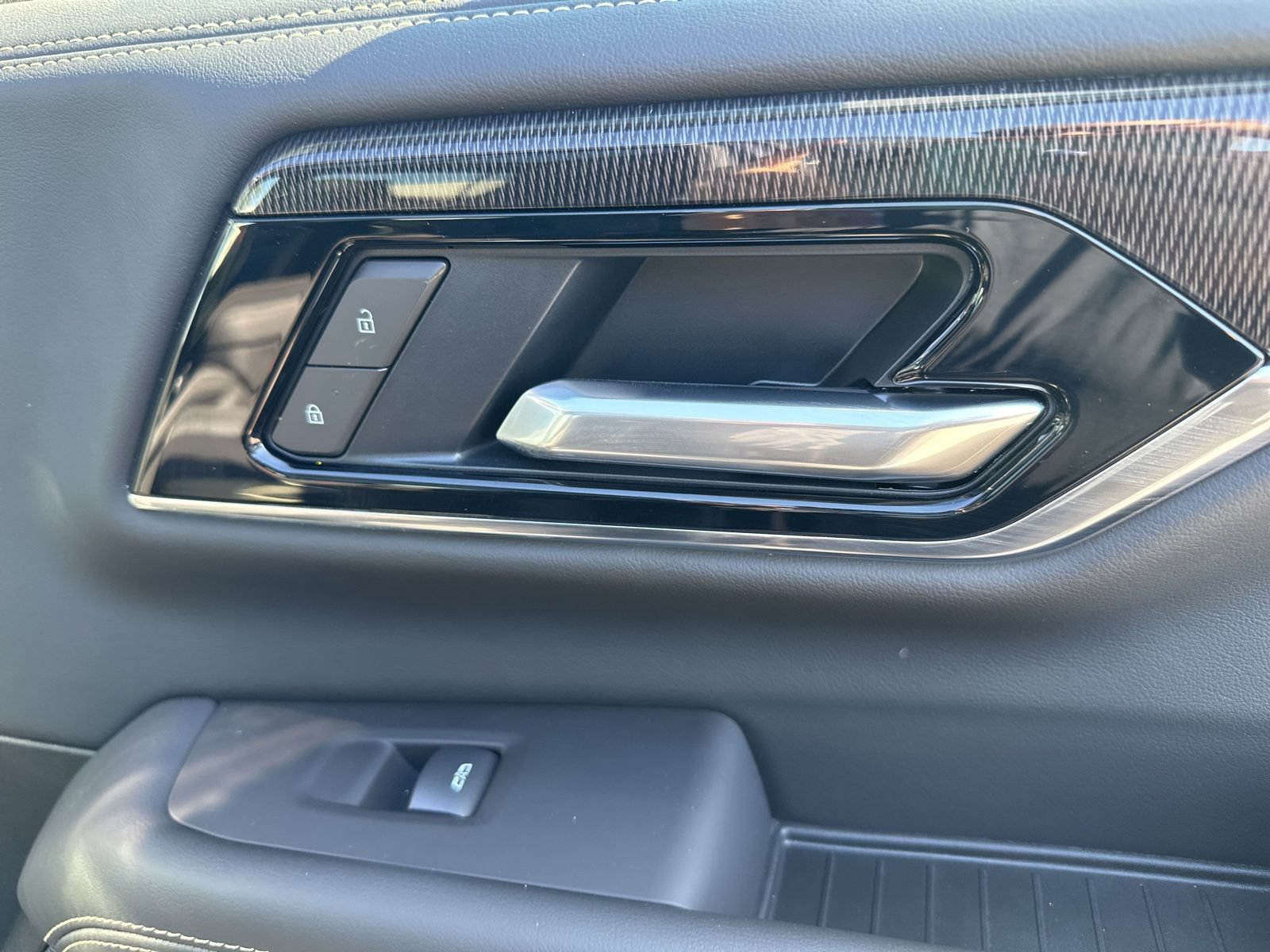 New 2026 GMC Yukon XL Elevation AWD/4WD image 36