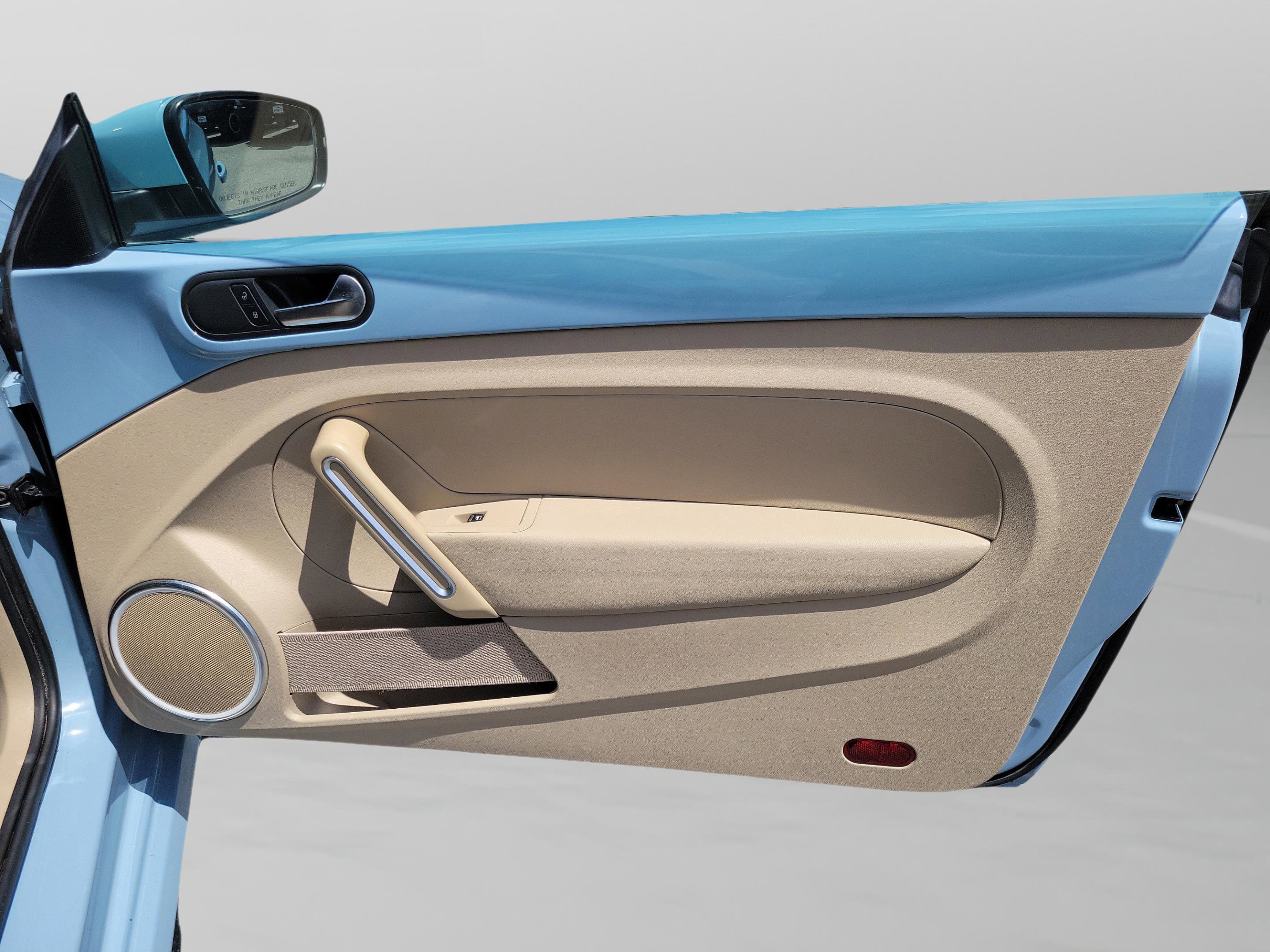 Used 2014 Volkswagen Beetle 2.5 FWD image 25