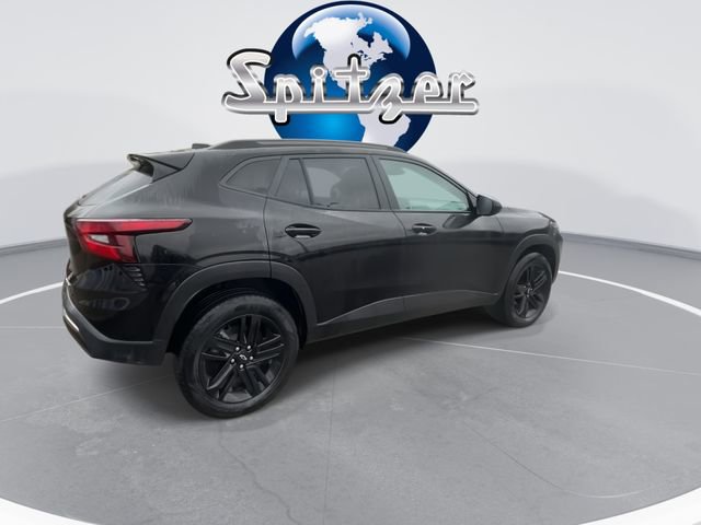 Used 2024 Chevrolet Trax ACTIV w/ Driver Confidence Package image 3