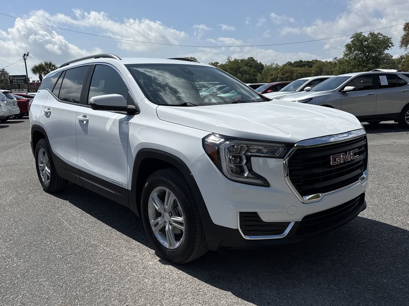 Used 2023 GMC Terrain SLE w/ Driver Convenience Package AWD/4WD image 7