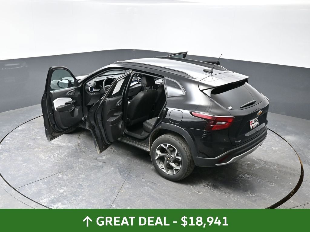 Used 2025 Chevrolet Trax LT image 60